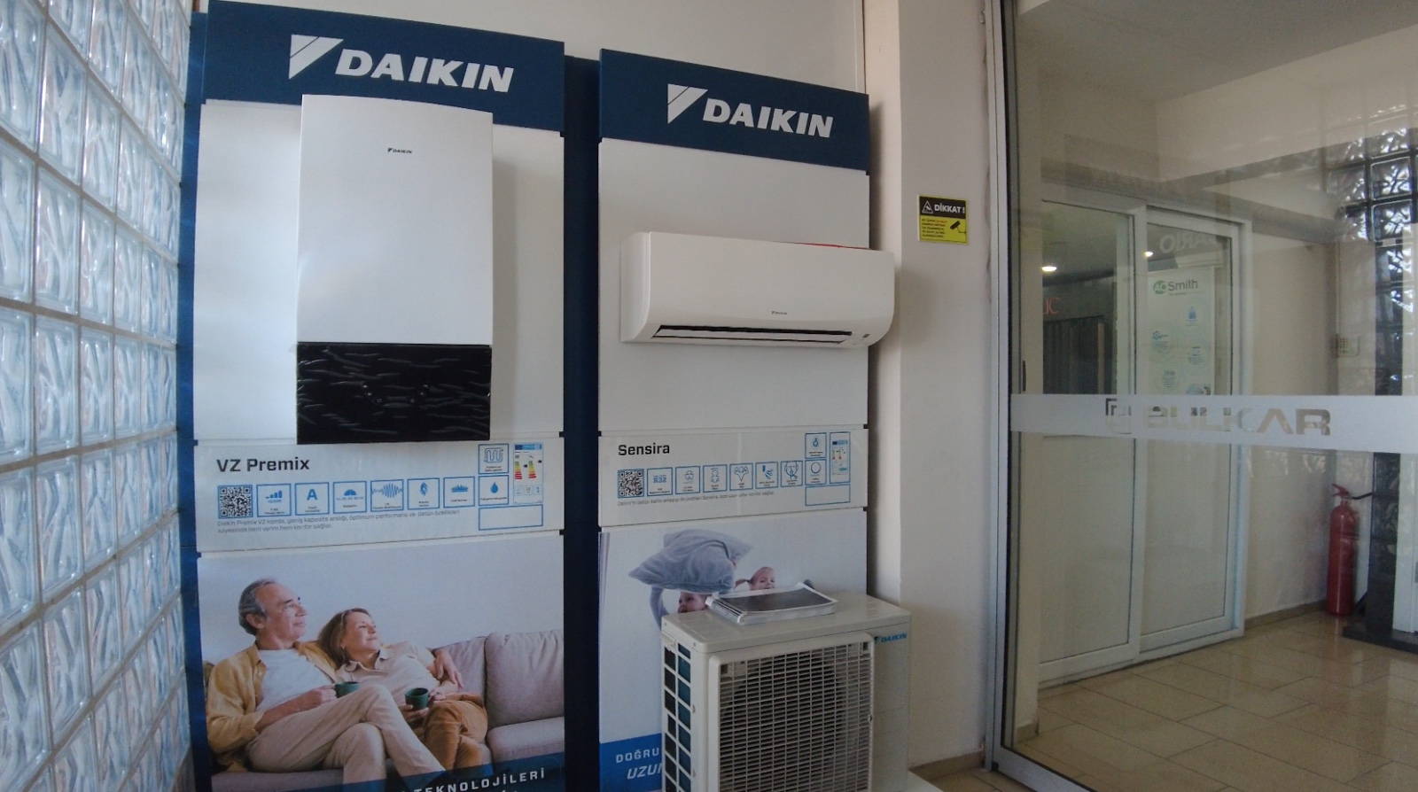 Daikin VZ Premix kombi ve Sensira klima teşhir alanı — Bulkar İnşaat showroom İzmir