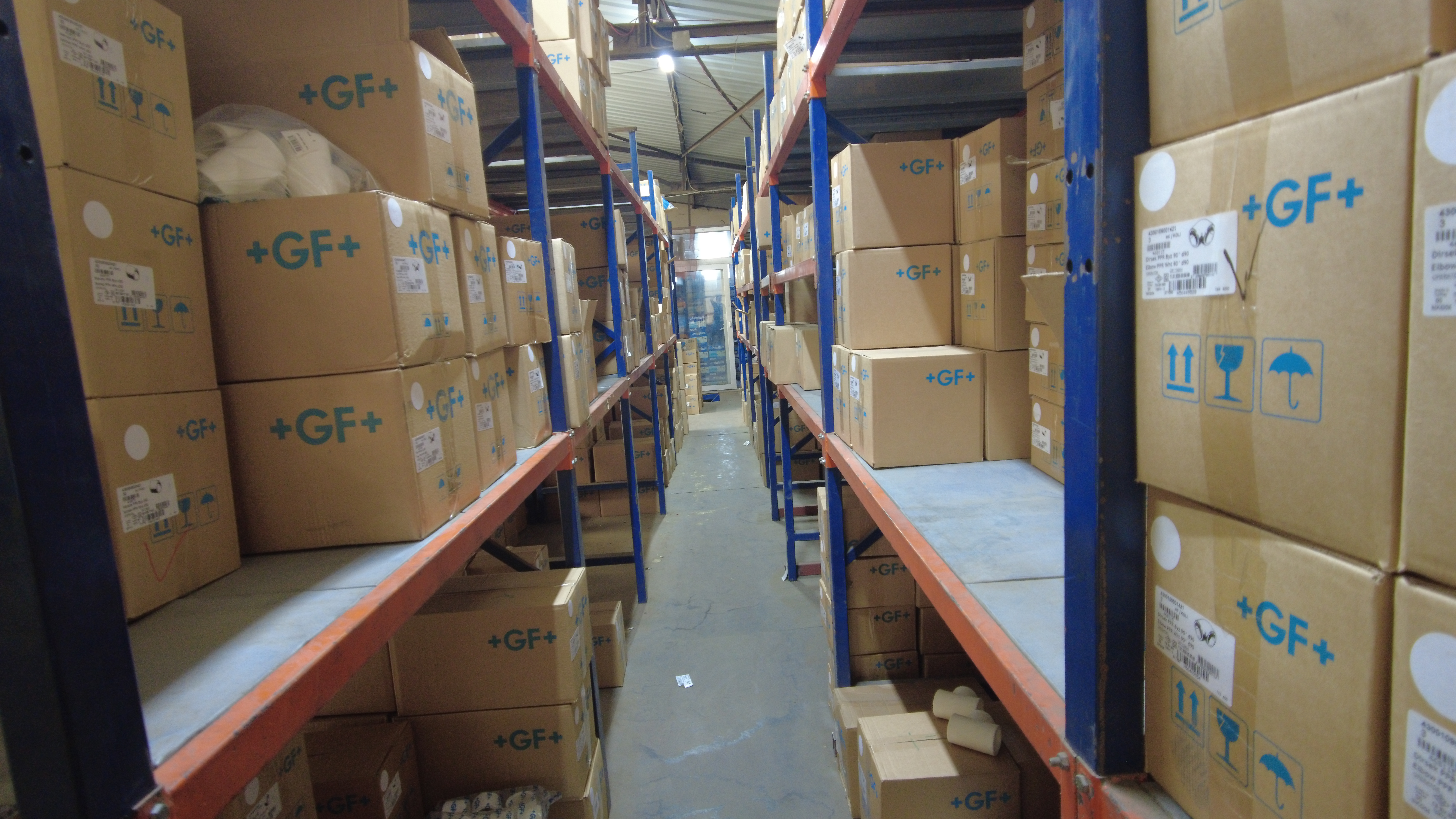 +GF+ tesisat malzemeleri rafları — Bulkar İnşaat tesisat deposu Bornova